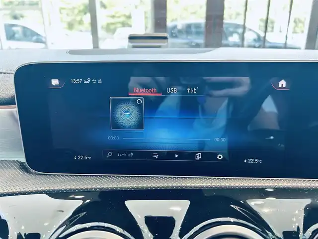 メルセデス・ベンツ ＣＬＡ２００ｄ Sブレーク AMGライン 大阪府 2019(令1)年 4.3万km デジタルホワイト レザーエクスクルーシブP/レーダーセーフティP/サンルーフ/HUD/ACC/純正ナビ/TV/360度カメラ/純正18インチAW/LEDヘッドライト/アンビエントライト/赤黒革/メモリ付きパワーシート/シートヒーター/電動リアゲート/ブラインドスポット/ワイヤレス充電/パドルシフト/クリアランスソナー/ETC/ドラレコ