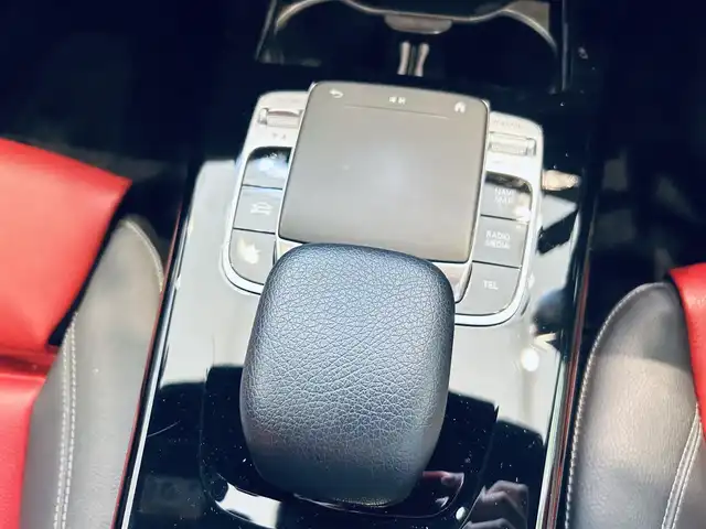 メルセデス・ベンツ ＣＬＡ２００ｄ Sブレーク AMGライン 大阪府 2019(令1)年 4.3万km デジタルホワイト レザーエクスクルーシブP/レーダーセーフティP/サンルーフ/HUD/ACC/純正ナビ/TV/360度カメラ/純正18インチAW/LEDヘッドライト/アンビエントライト/赤黒革/メモリ付きパワーシート/シートヒーター/電動リアゲート/ブラインドスポット/ワイヤレス充電/パドルシフト/クリアランスソナー/ETC/ドラレコ