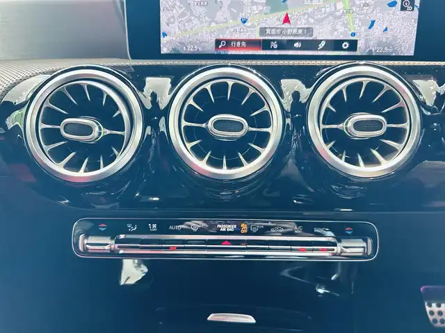 メルセデス・ベンツ ＣＬＡ２００ｄ Sブレーク AMGライン 大阪府 2019(令1)年 4.3万km デジタルホワイト レザーエクスクルーシブP/レーダーセーフティP/サンルーフ/HUD/ACC/純正ナビ/TV/360度カメラ/純正18インチAW/LEDヘッドライト/アンビエントライト/赤黒革/メモリ付きパワーシート/シートヒーター/電動リアゲート/ブラインドスポット/ワイヤレス充電/パドルシフト/クリアランスソナー/ETC/ドラレコ