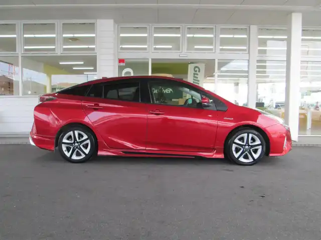 トヨタ プリウス S ツーリングセレクション 千葉県 2016(平28)年 13.6万km エモーショナルレッド 純正SDナビ、フルセグTV/バックカメラ/純正オーディオ【DVD/CD/BT/SD】/モデリスタエアロ(サイド/リア)/LEDヘッドライト&LEDフォグ/黒革シート/前席シートヒーター/革巻きステアリング/ナビ連動ステアリングスイッチ/レインクリアリングブルーミラー/社外ドライブレコーダー/ビルトインETC、スペアキー/取扱説明書/ナビ取扱説明書/新車時保証書/整備記録簿(H29/30/R1/3/4/5/7)