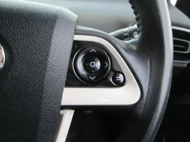 トヨタ プリウス S ツーリングセレクション 千葉県 2016(平28)年 13.6万km エモーショナルレッド 純正SDナビ、フルセグTV/バックカメラ/純正オーディオ【DVD/CD/BT/SD】/モデリスタエアロ(サイド/リア)/LEDヘッドライト&LEDフォグ/黒革シート/前席シートヒーター/革巻きステアリング/ナビ連動ステアリングスイッチ/レインクリアリングブルーミラー/社外ドライブレコーダー/ビルトインETC、スペアキー/取扱説明書/ナビ取扱説明書/新車時保証書/整備記録簿(H29/30/R1/3/4/5/7)