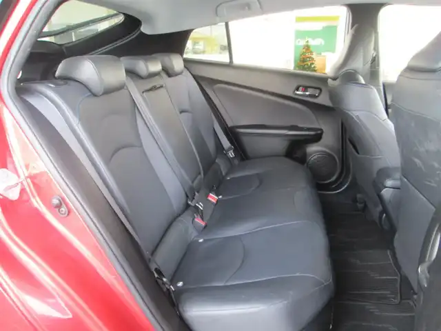 トヨタ プリウス S ツーリングセレクション 千葉県 2016(平28)年 13.6万km エモーショナルレッド 純正SDナビ、フルセグTV/バックカメラ/純正オーディオ【DVD/CD/BT/SD】/モデリスタエアロ(サイド/リア)/LEDヘッドライト&LEDフォグ/黒革シート/前席シートヒーター/革巻きステアリング/ナビ連動ステアリングスイッチ/レインクリアリングブルーミラー/社外ドライブレコーダー/ビルトインETC、スペアキー/取扱説明書/ナビ取扱説明書/新車時保証書/整備記録簿(H29/30/R1/3/4/5/7)