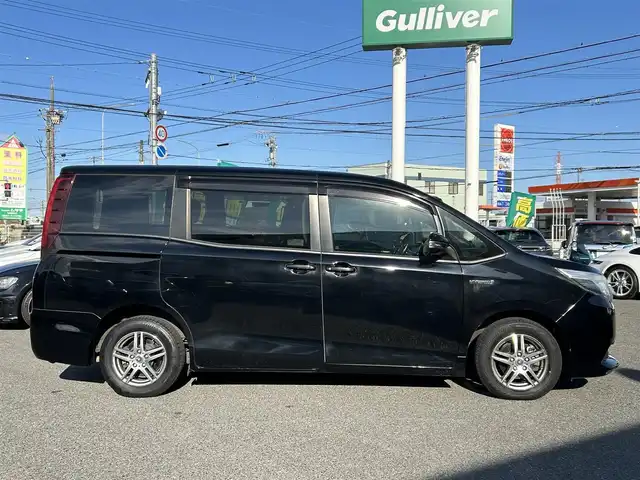 トヨタ ノア ハイブリッド G 愛知県 2015(平27)年 14.2万km ブラック /禁煙//アルパイン12.8インチフリップダウンモニター//アルパイン10インチナビ//CD/DVD/BT/MSV/フルセグ//バックカメラ//レーダー探知機//置くだけ充電//純正ドライブレコーダー//ビルトインETC//両側パワースライドドア//PCS//クルーズコントロール//横滑り防止装置//シートヒーター//LEDオートライト//フォグランプ//オートリトラウィンカーミラー//ロールサンシェード//革巻きステアリング//ステアリングスイッチ//照明付バニティミラー//nanoe//純正フロアマット//純正ドアバイザー//スペアスマートキー//新車時保証書//取扱説明書//サマータイヤ付純正15AW積込