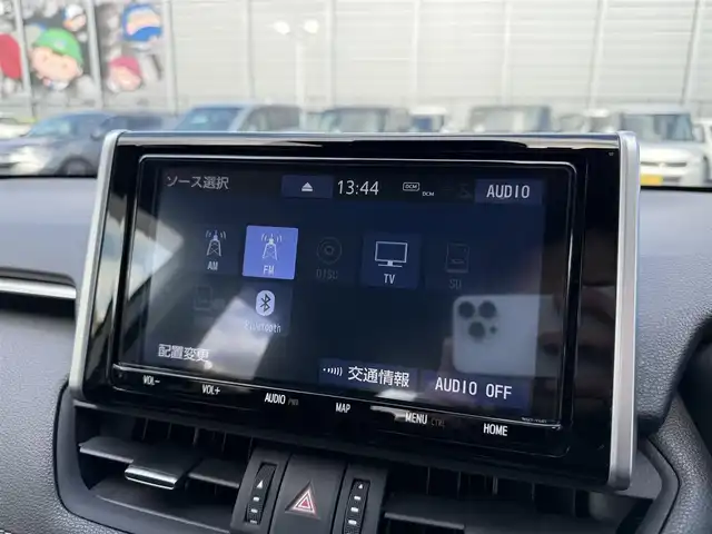 トヨタ ＲＡＶ４ ハイブリットG 滋賀県 2019(令1)年 7.2万km ホワイトパールクリスタルシャイン 禁煙車/純正ナビ/CD/DVD/HDMI/Bluetooth/フルセグTV/パーキングアシスト/レーダークルーズコントロール/ＥＴＣ/バックカメラ/サンルーフ/オートライト/コーナーセンサー/シートヒーター/LEDヘッドライト/社外20インチアルミホイール