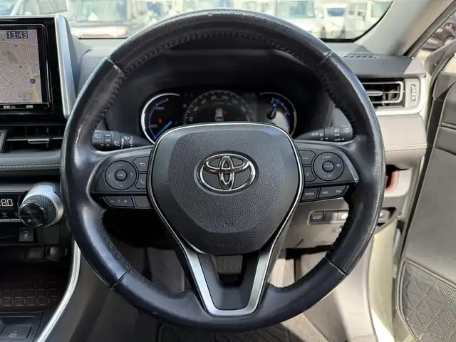 トヨタ ＲＡＶ４ ハイブリットG 滋賀県 2019(令1)年 7.2万km ホワイトパールクリスタルシャイン 禁煙車/純正ナビ/CD/DVD/HDMI/Bluetooth/フルセグTV/パーキングアシスト/レーダークルーズコントロール/ＥＴＣ/バックカメラ/サンルーフ/オートライト/コーナーセンサー/シートヒーター/LEDヘッドライト/社外20インチアルミホイール