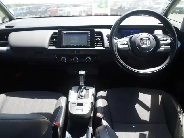 ホンダ フィット e:HEVホーム 千葉県 2020(令2)年 6.2万km プレミアムグラマラスブロンズP ホンダセンシング/・衝突軽減ブレーキ（CMBS）/・車線維持支援システム（LKAS）/・アダプティブクルーズコントロール（ACC）/純正SDナビ/【CD再生機能】/バックカメラ/ドライブレコーダー/ハーフレザーシート/革巻きステアリング/ステアリングスイッチ/ETC/LEDヘッドライト/ウインカーミラー/コーナーセンサー/サイド/カーテンエアバッグ/スマートキー