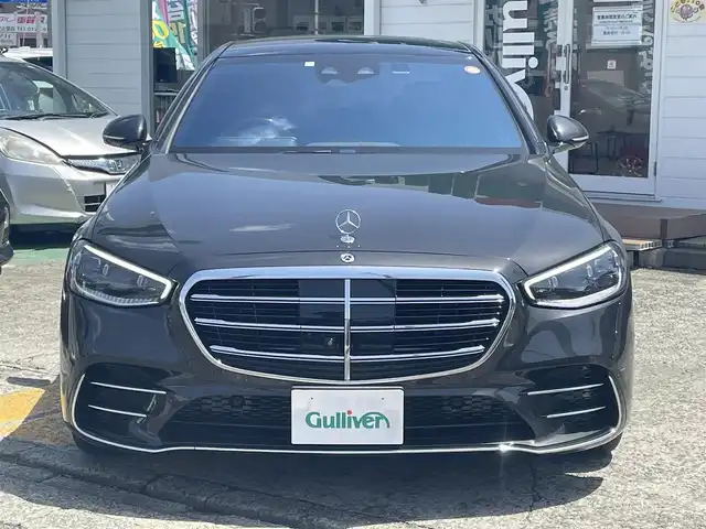 メルセデス・ベンツ Ｍ・ベンツ Ｓ５００ 4マチック 神奈川県 2023(令5)年 1.1万km グレー ワンオーナー/ベーシックパッケージ/　・パノラミックスライディングルーフ/　・シートベンチレーター/　・全席シートヒーター/　・アンビエントライト/AMGラインパッケージ/　・本革巻ウッドステアリング/　・20インチAMGアルミホイール/ナッパーレザーシート/ブルメスターサウンドシステム/ステアリングヒーター/ヘッドアップディスプレイ/3Dコックピットディスプレイ/レーダーセフティパッケージ/360°カメラ/LEDヘッドライト/前席ワイヤレスチャージ/保証書/取扱説明書
