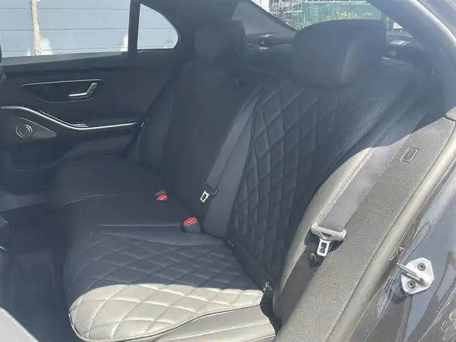 メルセデス・ベンツ Ｍ・ベンツ Ｓ５００ 4マチック 神奈川県 2023(令5)年 1.1万km グレー ワンオーナー/ベーシックパッケージ/　・パノラミックスライディングルーフ/　・シートベンチレーター/　・全席シートヒーター/　・アンビエントライト/AMGラインパッケージ/　・本革巻ウッドステアリング/　・20インチAMGアルミホイール/ナッパーレザーシート/ブルメスターサウンドシステム/ステアリングヒーター/ヘッドアップディスプレイ/3Dコックピットディスプレイ/レーダーセフティパッケージ/360°カメラ/LEDヘッドライト/前席ワイヤレスチャージ/保証書/取扱説明書