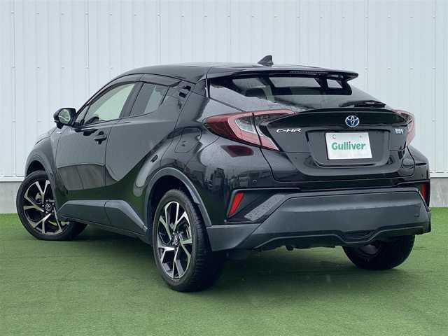 トヨタ Ｃ－ＨＲ S LEDパッケージ 香川県 2019(平31)年 6.4万km ブラックマイカ 登録時走行距離：63180km/ディーラー純正9型ナビ/　CD DVD BT フルセグTV/バックカメラ/規格外18インチアルミ/プリクラッシュセーティシステム/レーンキープアシスト/レーダークルーズコントロール/コーナーセンサー/オートハイビーム/LEDヘッドライト/オートライト/フォグランプ/前後ドライブレコーダー/ビルトインETC/オートホールド機能付き電子パーキングブレーキ/PWオールオート/ドアロック連動式オートリトラクタブル電動格納ウィンカーミラー/ドアバイザー/純正フロアマット/革巻きステアリング/ステアリングスイッチ/プッシュスタート/スマートキー/スペアキー