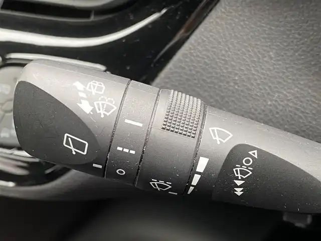 トヨタ Ｃ－ＨＲ S LEDパッケージ 香川県 2019(平31)年 6.4万km ブラックマイカ 登録時走行距離：63180km/ディーラー純正9型ナビ/　CD DVD BT フルセグTV/バックカメラ/規格外18インチアルミ/プリクラッシュセーティシステム/レーンキープアシスト/レーダークルーズコントロール/コーナーセンサー/オートハイビーム/LEDヘッドライト/オートライト/フォグランプ/前後ドライブレコーダー/ビルトインETC/オートホールド機能付き電子パーキングブレーキ/PWオールオート/ドアロック連動式オートリトラクタブル電動格納ウィンカーミラー/ドアバイザー/純正フロアマット/革巻きステアリング/ステアリングスイッチ/プッシュスタート/スマートキー/スペアキー