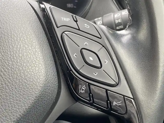 トヨタ Ｃ－ＨＲ S LEDパッケージ 香川県 2019(平31)年 6.4万km ブラックマイカ 登録時走行距離：63180km/ディーラー純正9型ナビ/　CD DVD BT フルセグTV/バックカメラ/規格外18インチアルミ/プリクラッシュセーティシステム/レーンキープアシスト/レーダークルーズコントロール/コーナーセンサー/オートハイビーム/LEDヘッドライト/オートライト/フォグランプ/前後ドライブレコーダー/ビルトインETC/オートホールド機能付き電子パーキングブレーキ/PWオールオート/ドアロック連動式オートリトラクタブル電動格納ウィンカーミラー/ドアバイザー/純正フロアマット/革巻きステアリング/ステアリングスイッチ/プッシュスタート/スマートキー/スペアキー