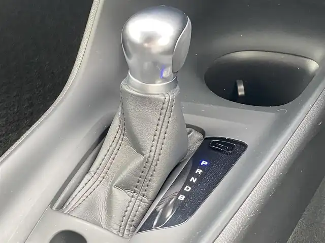 トヨタ Ｃ－ＨＲ S LEDパッケージ 香川県 2019(平31)年 6.4万km ブラックマイカ 登録時走行距離：63180km/ディーラー純正9型ナビ/　CD DVD BT フルセグTV/バックカメラ/規格外18インチアルミ/プリクラッシュセーティシステム/レーンキープアシスト/レーダークルーズコントロール/コーナーセンサー/オートハイビーム/LEDヘッドライト/オートライト/フォグランプ/前後ドライブレコーダー/ビルトインETC/オートホールド機能付き電子パーキングブレーキ/PWオールオート/ドアロック連動式オートリトラクタブル電動格納ウィンカーミラー/ドアバイザー/純正フロアマット/革巻きステアリング/ステアリングスイッチ/プッシュスタート/スマートキー/スペアキー