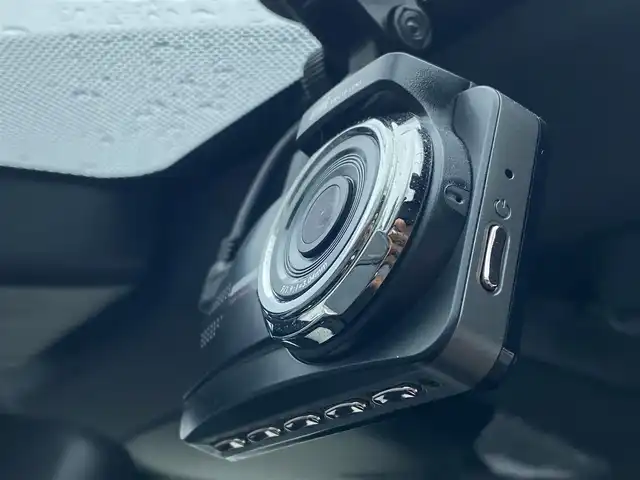 トヨタ Ｃ－ＨＲ S LEDパッケージ 香川県 2019(平31)年 6.4万km ブラックマイカ 登録時走行距離：63180km/ディーラー純正9型ナビ/　CD DVD BT フルセグTV/バックカメラ/規格外18インチアルミ/プリクラッシュセーティシステム/レーンキープアシスト/レーダークルーズコントロール/コーナーセンサー/オートハイビーム/LEDヘッドライト/オートライト/フォグランプ/前後ドライブレコーダー/ビルトインETC/オートホールド機能付き電子パーキングブレーキ/PWオールオート/ドアロック連動式オートリトラクタブル電動格納ウィンカーミラー/ドアバイザー/純正フロアマット/革巻きステアリング/ステアリングスイッチ/プッシュスタート/スマートキー/スペアキー