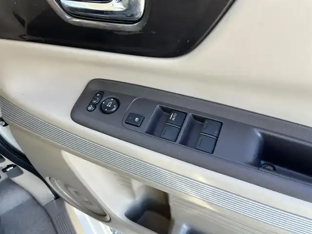 ホンダ Ｎ ＢＯＸ スラッシュ G・L ノヴァカントリースタイル 鳥取県 2019(令1)年 2.8万km プラチナホワイトパール ツートンカラー/社外ナビ/ワンセグ/ＣＤ/ＢＴ/ＵＳＢ/バックカメラ・ビルトインＥＴＣ/前席シートヒーター/ステアリングヒーター/安心パッケージ/シティーブレーキアシスト/キセノンヘットライト/オートライト/純正14インチアルミホイール/プッシュエンジンスタート/ウィンカーミラー