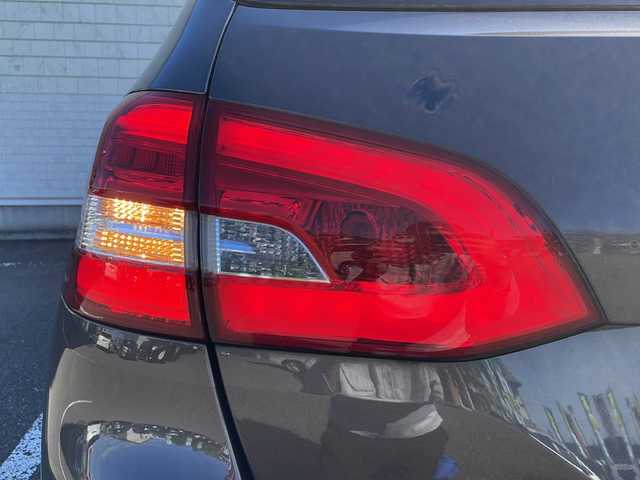 プジョー ３０８ SW シエロ 秋田県 2015(平27)年 17.3万km ガンＭ／黒 ・エンジンスタートボタン/・スマートキー/・AAC/・純正ナビ/・バックモニター/・ABS/・横滑り防止/・前後センサー/・オートライト/・LED/・サンルーフ/・フルフラットシート/・MTモード付AT