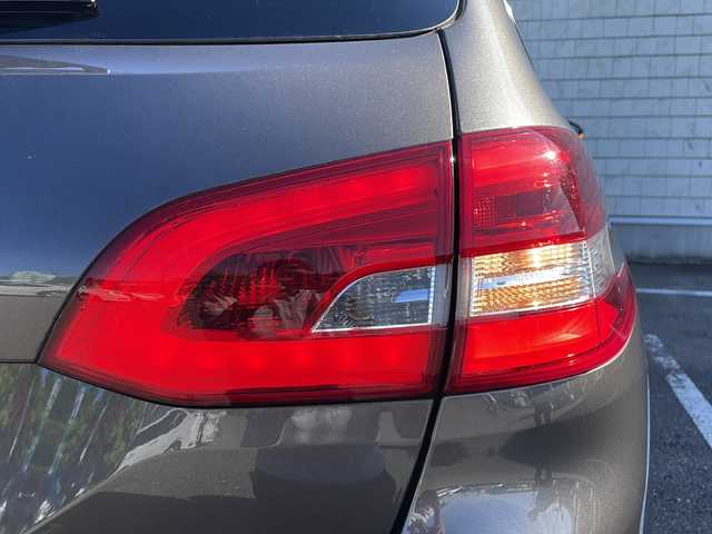 プジョー ３０８ SW シエロ 秋田県 2015(平27)年 17.3万km ガンＭ／黒 ・エンジンスタートボタン/・スマートキー/・AAC/・純正ナビ/・バックモニター/・ABS/・横滑り防止/・前後センサー/・オートライト/・LED/・サンルーフ/・フルフラットシート/・MTモード付AT