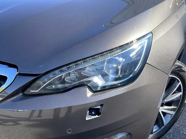 プジョー ３０８ SW シエロ 秋田県 2015(平27)年 17.3万km ガンＭ／黒 ・エンジンスタートボタン/・スマートキー/・AAC/・純正ナビ/・バックモニター/・ABS/・横滑り防止/・前後センサー/・オートライト/・LED/・サンルーフ/・フルフラットシート/・MTモード付AT