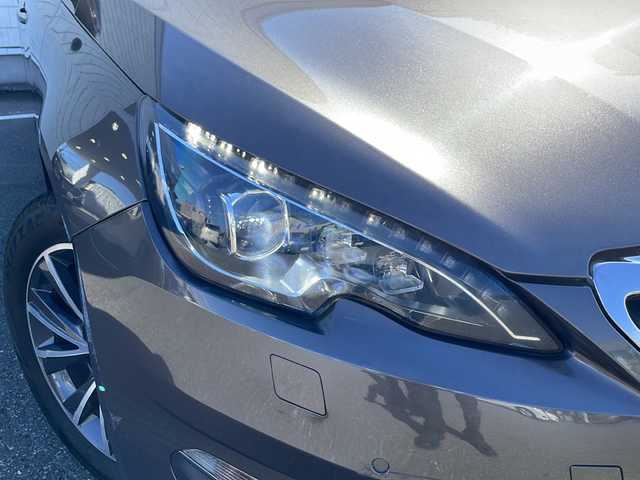 プジョー ３０８ SW シエロ 秋田県 2015(平27)年 17.3万km ガンＭ／黒 ・エンジンスタートボタン/・スマートキー/・AAC/・純正ナビ/・バックモニター/・ABS/・横滑り防止/・前後センサー/・オートライト/・LED/・サンルーフ/・フルフラットシート/・MTモード付AT