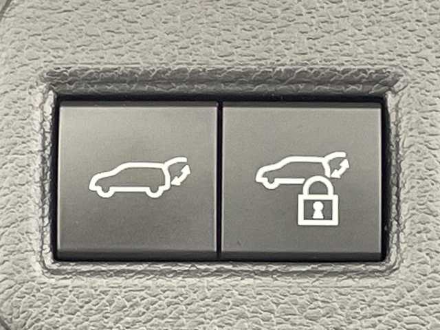 トヨタ ハリアー Z レザーパッケージ 岐阜県 2023(令5)年 3.9万km プレシャスブラックパール 純正SDナビ/FM/AM/BT/フルセグ/パノラミックビューモニター/デジタルインナーミラー/ビルトインETC2.0/レーダークルーズコントロール/レーンキープアシスト/プリクラッシュセーフティ/本革ステアリング/ステアリングヒーター/本革シート/シートヒーター/エアベンチレーション/パワーバックドア/メモリーシート/電子サイドブレーキ/MTモード付AT/LEDオートライト/オートマチックハイビーム/フォグランプ/スペアキー/タイプC/プッシュスタート