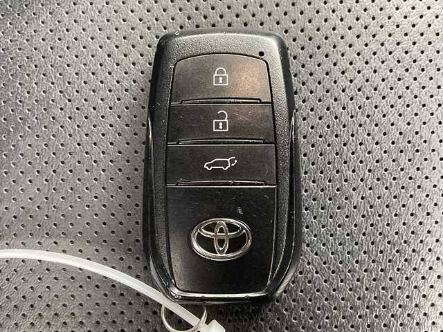 トヨタ ハリアー Z レザーパッケージ 岐阜県 2023(令5)年 3.9万km プレシャスブラックパール 純正SDナビ/FM/AM/BT/フルセグ/パノラミックビューモニター/デジタルインナーミラー/ビルトインETC2.0/レーダークルーズコントロール/レーンキープアシスト/プリクラッシュセーフティ/本革ステアリング/ステアリングヒーター/本革シート/シートヒーター/エアベンチレーション/パワーバックドア/メモリーシート/電子サイドブレーキ/MTモード付AT/LEDオートライト/オートマチックハイビーム/フォグランプ/スペアキー/タイプC/プッシュスタート