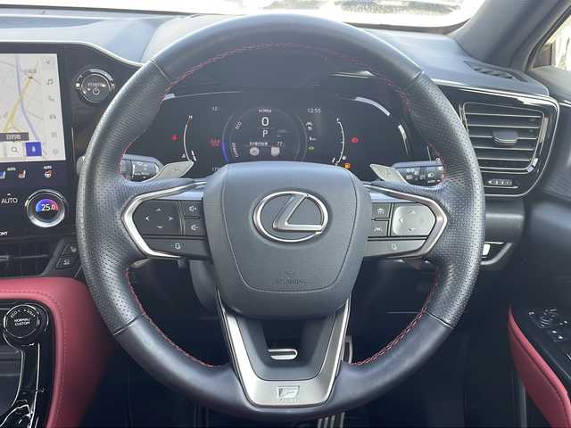 レクサス ＮＸ 350h Fスポーツ 三重県 2023(令5)年 1.8万km ホワイトノーヴァガラスフレーク メーカーオプション/・ムーンルーフ/・デジタルインナーミラー/・アクセサリーコンセント/レクサスチームメイト/・パノラミックビューモニター/・パーキングサポート/・緊急時操舵支援/・フロントクロストラフィックアラート/・レーンチェンジアシスト/三眼フルLEDヘッドランプ/・アダプティブハイビームシステム/・ヘッドランプクリーナー/・LEDコーナリングランプ/セーフティシステムプラス/・プリクラッシュセーフティ/・レーンディパーチャーアラート/・レーントレーシングアシスト/・レーダークルーズコントロール/・ロードサインアシスト/・発進遅れ告知機能/・ドライバー異常時対応システム/・プロアクティブドライビングアシスト/BSM/パーキングサポートブレーキ/純正14型ディスプレイオーディオプラス/【ナビ/フルセグ/BT/USB/Miracast】/ビルトインETC2.0/前後ドライブレコーダー/パドルシフト/HUD/パワーバックドア/レザーシート/D/N席パワーシート/D/N席シートベンチレーション/D/N席シートヒーター/ステアリングヒーター/プッシュスタート/スマートキー/フロアマット