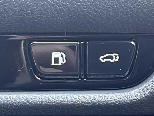 レクサス ＮＸ 350h Fスポーツ 三重県 2023(令5)年 1.8万km ホワイトノーヴァガラスフレーク メーカーオプション/・ムーンルーフ/・デジタルインナーミラー/・アクセサリーコンセント/レクサスチームメイト/・パノラミックビューモニター/・パーキングサポート/・緊急時操舵支援/・フロントクロストラフィックアラート/・レーンチェンジアシスト/三眼フルLEDヘッドランプ/・アダプティブハイビームシステム/・ヘッドランプクリーナー/・LEDコーナリングランプ/セーフティシステムプラス/・プリクラッシュセーフティ/・レーンディパーチャーアラート/・レーントレーシングアシスト/・レーダークルーズコントロール/・ロードサインアシスト/・発進遅れ告知機能/・ドライバー異常時対応システム/・プロアクティブドライビングアシスト/BSM/パーキングサポートブレーキ/純正14型ディスプレイオーディオプラス/【ナビ/フルセグ/BT/USB/Miracast】/ビルトインETC2.0/前後ドライブレコーダー/パドルシフト/HUD/パワーバックドア/レザーシート/D/N席パワーシート/D/N席シートベンチレーション/D/N席シートヒーター/ステアリングヒーター/プッシュスタート/スマートキー/フロアマット