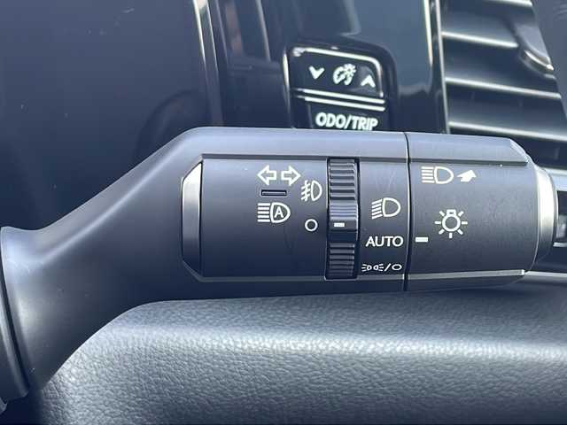 レクサス ＮＸ 350h Fスポーツ 三重県 2023(令5)年 1.8万km ホワイトノーヴァガラスフレーク メーカーオプション/・ムーンルーフ/・デジタルインナーミラー/・アクセサリーコンセント/レクサスチームメイト/・パノラミックビューモニター/・パーキングサポート/・緊急時操舵支援/・フロントクロストラフィックアラート/・レーンチェンジアシスト/三眼フルLEDヘッドランプ/・アダプティブハイビームシステム/・ヘッドランプクリーナー/・LEDコーナリングランプ/セーフティシステムプラス/・プリクラッシュセーフティ/・レーンディパーチャーアラート/・レーントレーシングアシスト/・レーダークルーズコントロール/・ロードサインアシスト/・発進遅れ告知機能/・ドライバー異常時対応システム/・プロアクティブドライビングアシスト/BSM/パーキングサポートブレーキ/純正14型ディスプレイオーディオプラス/【ナビ/フルセグ/BT/USB/Miracast】/ビルトインETC2.0/前後ドライブレコーダー/パドルシフト/HUD/パワーバックドア/レザーシート/D/N席パワーシート/D/N席シートベンチレーション/D/N席シートヒーター/ステアリングヒーター/プッシュスタート/スマートキー/フロアマット