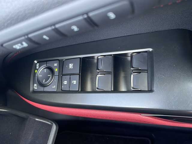 レクサス ＮＸ 350h Fスポーツ 三重県 2023(令5)年 1.8万km ホワイトノーヴァガラスフレーク メーカーオプション/・ムーンルーフ/・デジタルインナーミラー/・アクセサリーコンセント/レクサスチームメイト/・パノラミックビューモニター/・パーキングサポート/・緊急時操舵支援/・フロントクロストラフィックアラート/・レーンチェンジアシスト/三眼フルLEDヘッドランプ/・アダプティブハイビームシステム/・ヘッドランプクリーナー/・LEDコーナリングランプ/セーフティシステムプラス/・プリクラッシュセーフティ/・レーンディパーチャーアラート/・レーントレーシングアシスト/・レーダークルーズコントロール/・ロードサインアシスト/・発進遅れ告知機能/・ドライバー異常時対応システム/・プロアクティブドライビングアシスト/BSM/パーキングサポートブレーキ/純正14型ディスプレイオーディオプラス/【ナビ/フルセグ/BT/USB/Miracast】/ビルトインETC2.0/前後ドライブレコーダー/パドルシフト/HUD/パワーバックドア/レザーシート/D/N席パワーシート/D/N席シートベンチレーション/D/N席シートヒーター/ステアリングヒーター/プッシュスタート/スマートキー/フロアマット