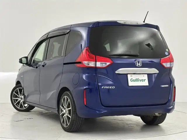 ホンダ フリード ハイブリット G ホンダセンシング 大阪府 2017(平29)年 8.1万km コバルトブルーパール ホンダセンシング/・衝突軽減ブレーキ/・誤発進抑制機能/・歩行者事故低減ステアリング/・標識認識機能/・車線維持支援システム/・路外逸脱抑制機能/・アダプティブクルーズコントロール/純正メモリナビ/　　CD/DVD/BT/TV/AUX/USB/バックカメラ/両側パワースライドドア/LEDヘッドライト/合皮ハーフレザーシート/社外17インチアルミホイール/スマートキー/ビルトインETC