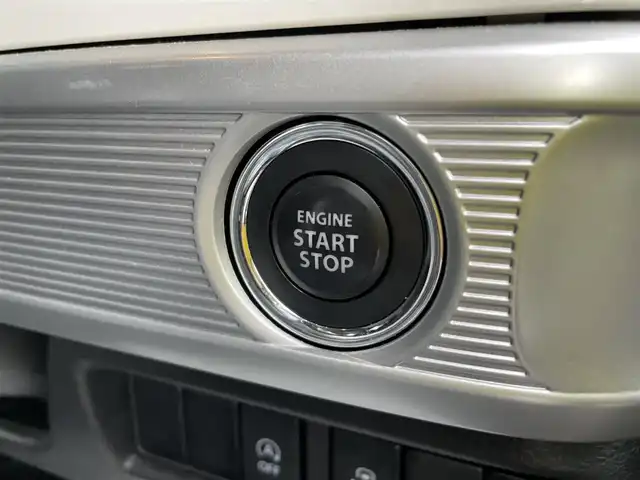 スズキ スペーシア HYBRID X 石川県 2019(平31)年 7.1万km 黒 社外メモリーナビ/フルセグTV/バックカメラ/LEDヘッドライト/ETC/両側パワースライドドア/スマートキー/プッシュスタート/シートヒーター/電動ミラー/レーダーブレーキ/コーナーセンサー/ABS/オートエアコン/オートライト