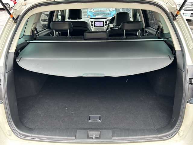 スバル アウトバック 2．5iアイサイト SパケLTD 長野県 2012(平24)年 7.1万km サテンホワイトパール ・純正7インチメモリーナビゲーション/CD DVD フルセグTV Bluetooth/・ETC/・サンルーフ/・アイサイト/・クルーズコントロール/・パドルシフト/・HIDヘッドライト/・オートライト/・フォグライト/・純正18インチアルミホイール/・パワーシート(D/N)/・ハーフレザー調シート/・横滑り防止装置/・スマートキー/・エンジンプッシュスタート/・フロアマット/・ウィンカーミラー/・電動格納ミラー