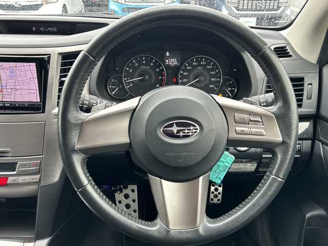 スバル アウトバック 2．5iアイサイト SパケLTD 長野県 2012(平24)年 7.1万km サテンホワイトパール ・純正7インチメモリーナビゲーション/CD DVD フルセグTV Bluetooth/・ETC/・サンルーフ/・アイサイト/・クルーズコントロール/・パドルシフト/・HIDヘッドライト/・オートライト/・フォグライト/・純正18インチアルミホイール/・パワーシート(D/N)/・ハーフレザー調シート/・横滑り防止装置/・スマートキー/・エンジンプッシュスタート/・フロアマット/・ウィンカーミラー/・電動格納ミラー