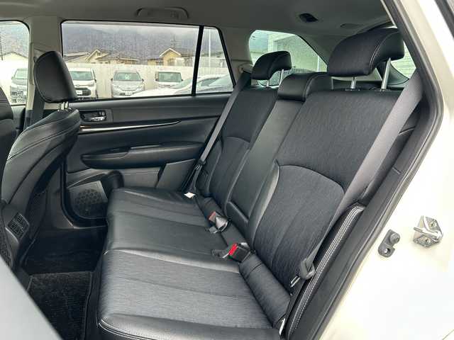 スバル アウトバック 2．5iアイサイト SパケLTD 長野県 2012(平24)年 7.1万km サテンホワイトパール ・純正7インチメモリーナビゲーション/CD DVD フルセグTV Bluetooth/・ETC/・サンルーフ/・アイサイト/・クルーズコントロール/・パドルシフト/・HIDヘッドライト/・オートライト/・フォグライト/・純正18インチアルミホイール/・パワーシート(D/N)/・ハーフレザー調シート/・横滑り防止装置/・スマートキー/・エンジンプッシュスタート/・フロアマット/・ウィンカーミラー/・電動格納ミラー