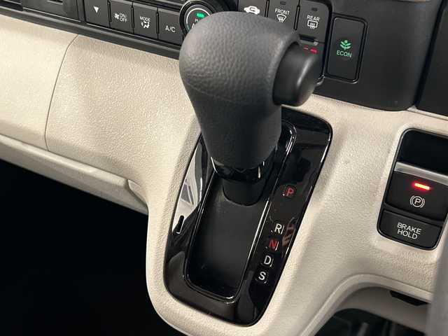 ホンダ Ｎ ＢＯＸ カスタム 岐阜県 2025(令7)年 0.1千km スマートブラック ディスプレイオーディオ/プッシュスタート/スマートキー/ウインカーミラー/ETC/USB入力端子/Bluetooth/片側パワースライドドア/レーンキープアシスト/LEDヘッドライト/サイドバイザー/オートライト/衝突軽減システム/コーナーセンサー前後/バックモニター/シートヒーター/前方ドラレコ