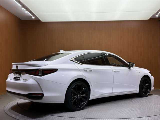 レクサス ＥＳ 300h Fスポーツ 千葉県 2023(令5)年 3.3万km 白 ムーンルーフ　/三眼ＬＥＤ　/ＬＳＳ　/純正ナビ　/３６０°カメラ　/レーダークルーズ　/レザーシート　/シートヒーター　/ベンチレーション　/パワーシート　/ＢＳＭ　/電動リアゲート　/ハイビームアシスト　/ドラレコ