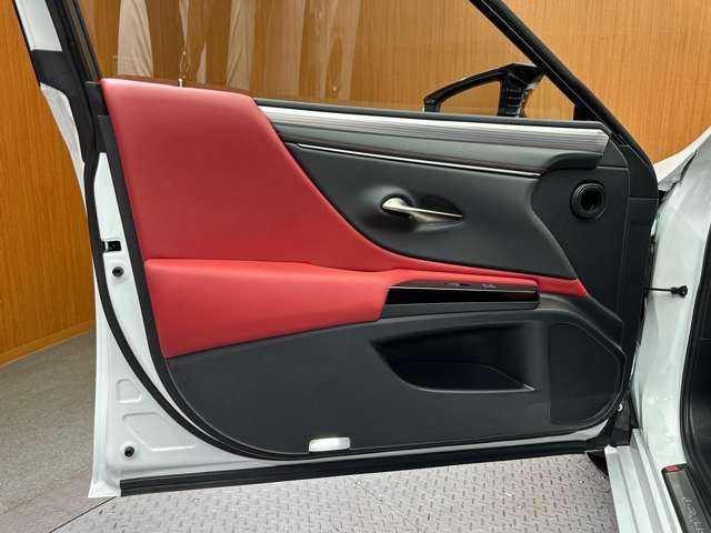 レクサス ＥＳ 300h Fスポーツ 千葉県 2023(令5)年 3.3万km 白 ムーンルーフ　/三眼ＬＥＤ　/ＬＳＳ　/純正ナビ　/３６０°カメラ　/レーダークルーズ　/レザーシート　/シートヒーター　/ベンチレーション　/パワーシート　/ＢＳＭ　/電動リアゲート　/ハイビームアシスト　/ドラレコ