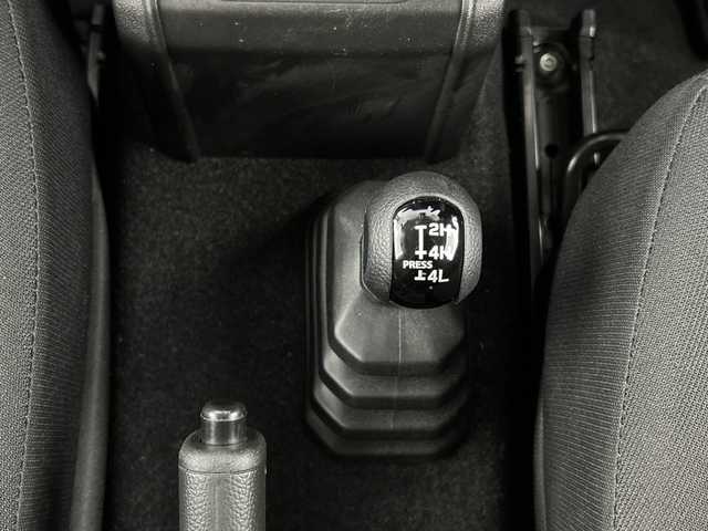 スズキ ジムニー XL 愛知県 2020(令2)年 2.3万km ミディアムグレー 禁煙車/４WD/ターボ/純正８インチナビ/（CD/DVD/Bluetooth/SD)/フロントカメラ/タフレックルーフキャリア/シーエルリンク製２インチリフトアップ/シーエルリンク製フロント・リアバンパー/シーエルリンク製グリル/スロットルコントローラー/スズキセーフティサポート/・衝突軽減ブレーキ/・レーンキープアシスト/・オートマチックハイビーム/ETC/前席シートヒーター/ダウンヒルアシスト/１７インチアルミホイール/スマートキー/スペアキー１本/プッシュスタート/LEDヘッドライト/フロントフォグランプ/オートライト/フロアマット/横滑り防止装置