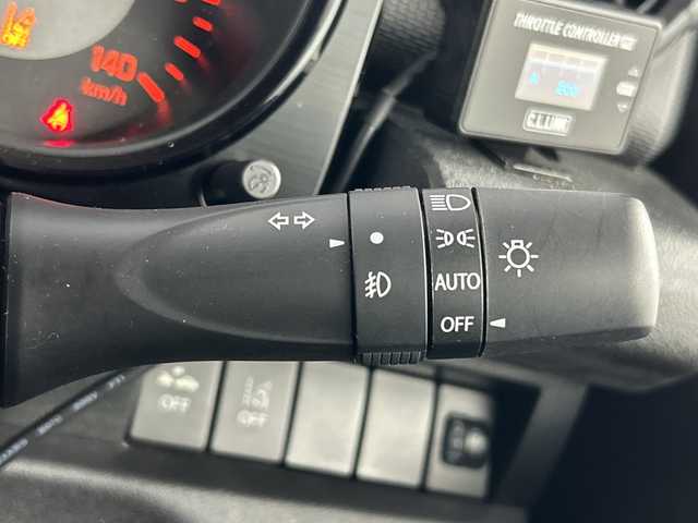 スズキ ジムニー XL 愛知県 2020(令2)年 2.3万km ミディアムグレー 禁煙車/４WD/ターボ/純正８インチナビ/（CD/DVD/Bluetooth/SD)/フロントカメラ/タフレックルーフキャリア/シーエルリンク製２インチリフトアップ/シーエルリンク製フロント・リアバンパー/シーエルリンク製グリル/スロットルコントローラー/スズキセーフティサポート/・衝突軽減ブレーキ/・レーンキープアシスト/・オートマチックハイビーム/ETC/前席シートヒーター/ダウンヒルアシスト/１７インチアルミホイール/スマートキー/スペアキー１本/プッシュスタート/LEDヘッドライト/フロントフォグランプ/オートライト/フロアマット/横滑り防止装置