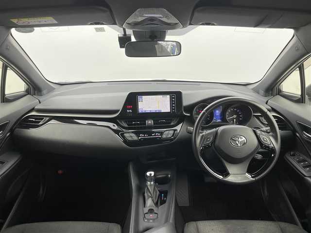 トヨタ Ｃ－ＨＲ S－T LEDパッケージ 富山県 2019(令1)年 3万km ホワイトパールクリスタルシャイン 4WD/純正ナビ/CD/DVD/BT/SD/フルセグTV/バックカメラ/ETC/ドライブレコーダー/レーダークルーズコントロール/衝突軽減ブレーキ/レーンキープアシスト/横滑り防止装置/スマートキー/スペアキー有/オートLEDライト/純正17インチアルミホイール/純正フロアマット/保証書/取扱説明書