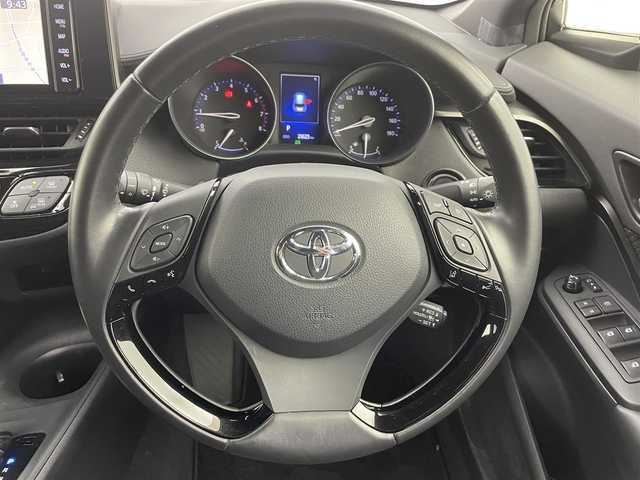 トヨタ Ｃ－ＨＲ S－T LEDパッケージ 富山県 2019(令1)年 3万km ホワイトパールクリスタルシャイン 4WD/純正ナビ/CD/DVD/BT/SD/フルセグTV/バックカメラ/ETC/ドライブレコーダー/レーダークルーズコントロール/衝突軽減ブレーキ/レーンキープアシスト/横滑り防止装置/スマートキー/スペアキー有/オートLEDライト/純正17インチアルミホイール/純正フロアマット/保証書/取扱説明書