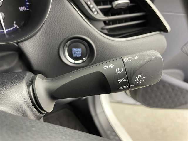 トヨタ Ｃ－ＨＲ S－T LEDパッケージ 富山県 2019(令1)年 3万km ホワイトパールクリスタルシャイン 4WD/純正ナビ/CD/DVD/BT/SD/フルセグTV/バックカメラ/ETC/ドライブレコーダー/レーダークルーズコントロール/衝突軽減ブレーキ/レーンキープアシスト/横滑り防止装置/スマートキー/スペアキー有/オートLEDライト/純正17インチアルミホイール/純正フロアマット/保証書/取扱説明書