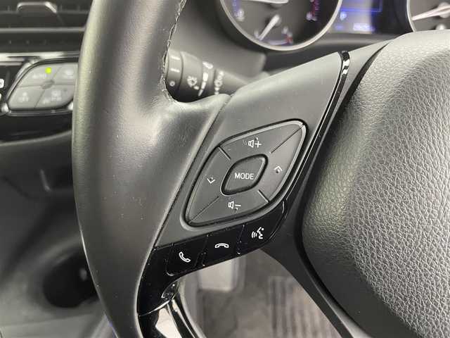 トヨタ Ｃ－ＨＲ S－T LEDパッケージ 富山県 2019(令1)年 3万km ホワイトパールクリスタルシャイン 4WD/純正ナビ/CD/DVD/BT/SD/フルセグTV/バックカメラ/ETC/ドライブレコーダー/レーダークルーズコントロール/衝突軽減ブレーキ/レーンキープアシスト/横滑り防止装置/スマートキー/スペアキー有/オートLEDライト/純正17インチアルミホイール/純正フロアマット/保証書/取扱説明書