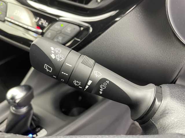 トヨタ Ｃ－ＨＲ S－T LEDパッケージ 富山県 2019(令1)年 3万km ホワイトパールクリスタルシャイン 4WD/純正ナビ/CD/DVD/BT/SD/フルセグTV/バックカメラ/ETC/ドライブレコーダー/レーダークルーズコントロール/衝突軽減ブレーキ/レーンキープアシスト/横滑り防止装置/スマートキー/スペアキー有/オートLEDライト/純正17インチアルミホイール/純正フロアマット/保証書/取扱説明書