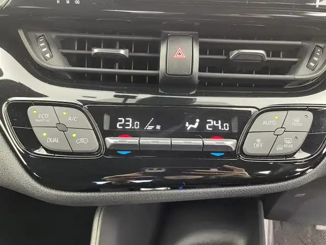 トヨタ Ｃ－ＨＲ S－T LEDパッケージ 富山県 2019(令1)年 3万km ホワイトパールクリスタルシャイン 4WD/純正ナビ/CD/DVD/BT/SD/フルセグTV/バックカメラ/ETC/ドライブレコーダー/レーダークルーズコントロール/衝突軽減ブレーキ/レーンキープアシスト/横滑り防止装置/スマートキー/スペアキー有/オートLEDライト/純正17インチアルミホイール/純正フロアマット/保証書/取扱説明書