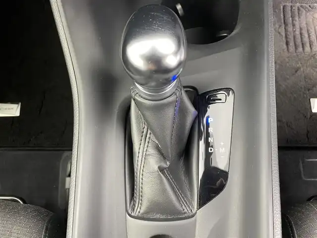 トヨタ Ｃ－ＨＲ S－T LEDパッケージ 富山県 2019(令1)年 3万km ホワイトパールクリスタルシャイン 4WD/純正ナビ/CD/DVD/BT/SD/フルセグTV/バックカメラ/ETC/ドライブレコーダー/レーダークルーズコントロール/衝突軽減ブレーキ/レーンキープアシスト/横滑り防止装置/スマートキー/スペアキー有/オートLEDライト/純正17インチアルミホイール/純正フロアマット/保証書/取扱説明書
