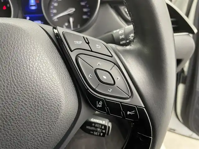 トヨタ Ｃ－ＨＲ S－T LEDパッケージ 富山県 2019(令1)年 3万km ホワイトパールクリスタルシャイン 4WD/純正ナビ/CD/DVD/BT/SD/フルセグTV/バックカメラ/ETC/ドライブレコーダー/レーダークルーズコントロール/衝突軽減ブレーキ/レーンキープアシスト/横滑り防止装置/スマートキー/スペアキー有/オートLEDライト/純正17インチアルミホイール/純正フロアマット/保証書/取扱説明書