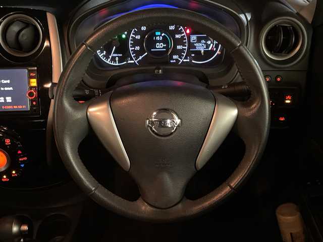 日産 ノート メダリスト エマージェンシーB 埼玉県 2015(平27)年 4.5万km インペリアルアンバーP エマージェンシーブレーキ/アラウンドビューモニター/HIDオートライト/ハーフレザーシート/純正15インチAW/プッシュスタート/禁煙車