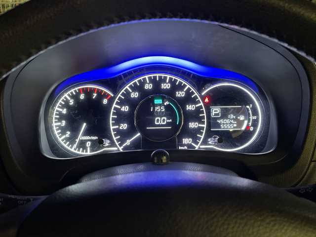 日産 ノート メダリスト エマージェンシーB 埼玉県 2015(平27)年 4.5万km インペリアルアンバーP エマージェンシーブレーキ/アラウンドビューモニター/HIDオートライト/ハーフレザーシート/純正15インチAW/プッシュスタート/禁煙車