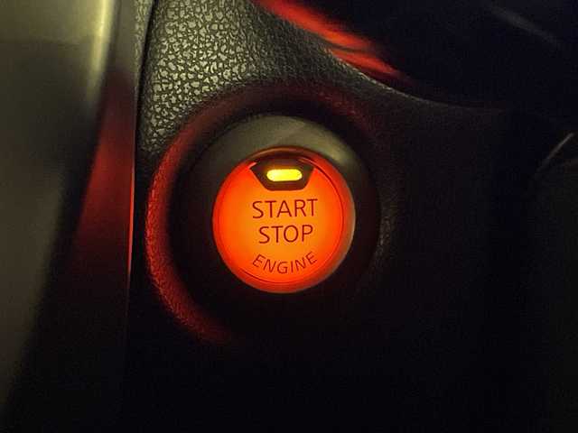 日産 ノート メダリスト エマージェンシーB 埼玉県 2015(平27)年 4.5万km インペリアルアンバーP エマージェンシーブレーキ/アラウンドビューモニター/HIDオートライト/ハーフレザーシート/純正15インチAW/プッシュスタート/禁煙車