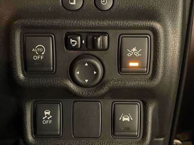 日産 ノート メダリスト エマージェンシーB 埼玉県 2015(平27)年 4.5万km インペリアルアンバーP エマージェンシーブレーキ/アラウンドビューモニター/HIDオートライト/ハーフレザーシート/純正15インチAW/プッシュスタート/禁煙車